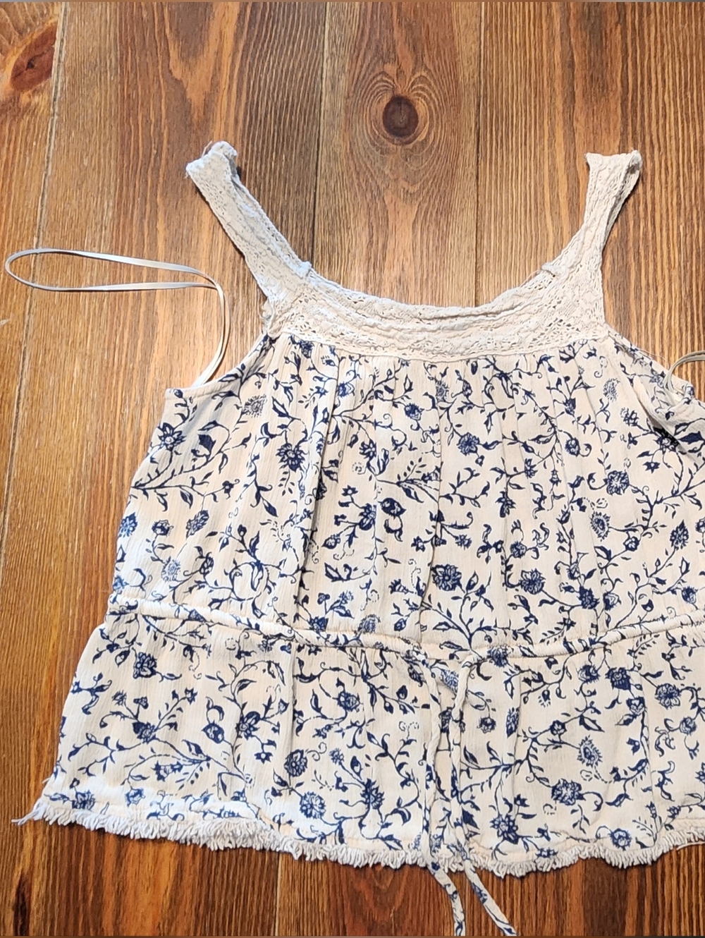 Boho Lace-Trim Floral Tank Top - White & Navy